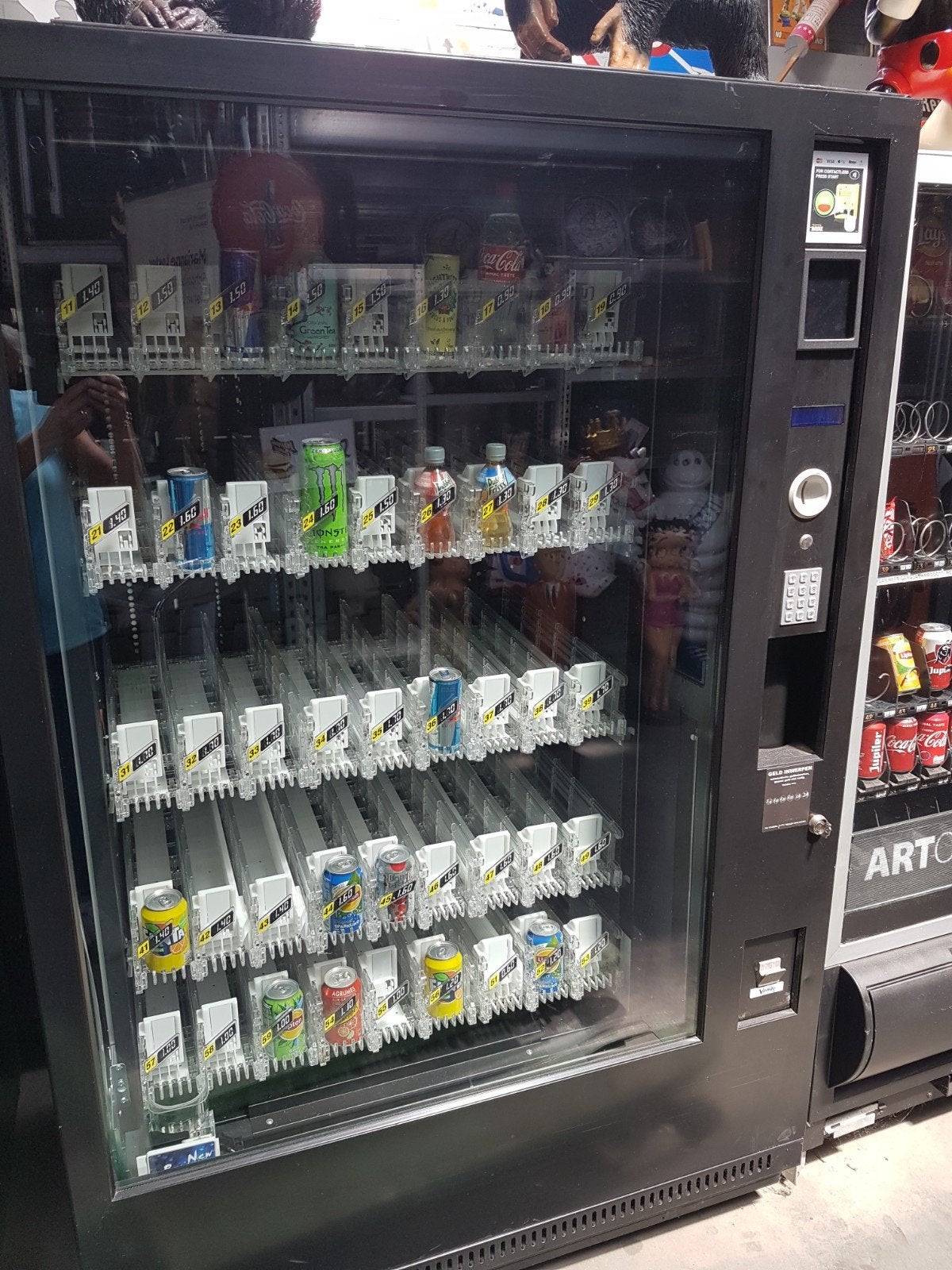 vendo frisdrank automaat G9 gekoeld, Ophalen