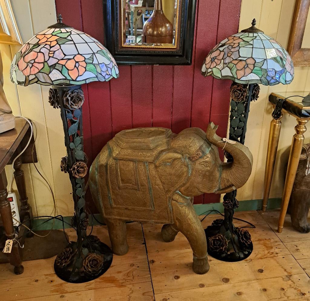 2 zeer bijzondere sta / vloerlampen smeedijzer met Tiffany, Ophalen