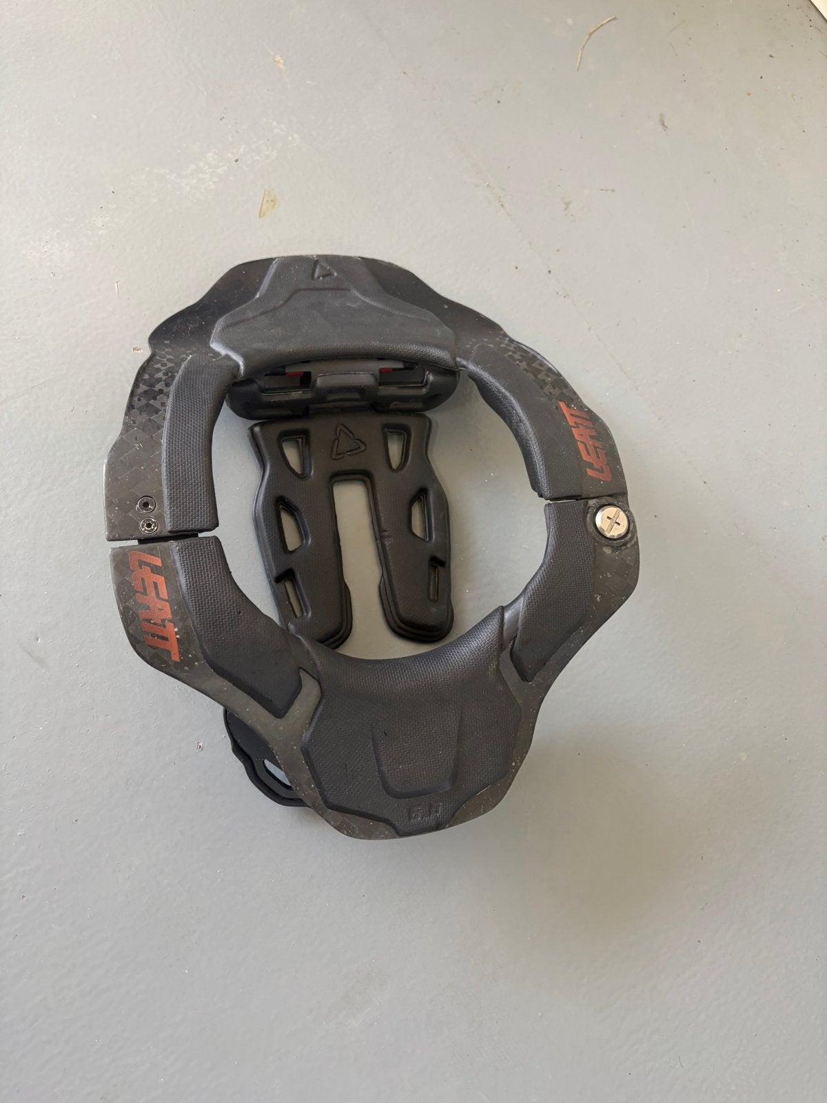 Leatt 6.5 Nekbrace Carbon, Sport en Fitness, Gebruikt, Overige, Maat XL, Vechtsportbescherming