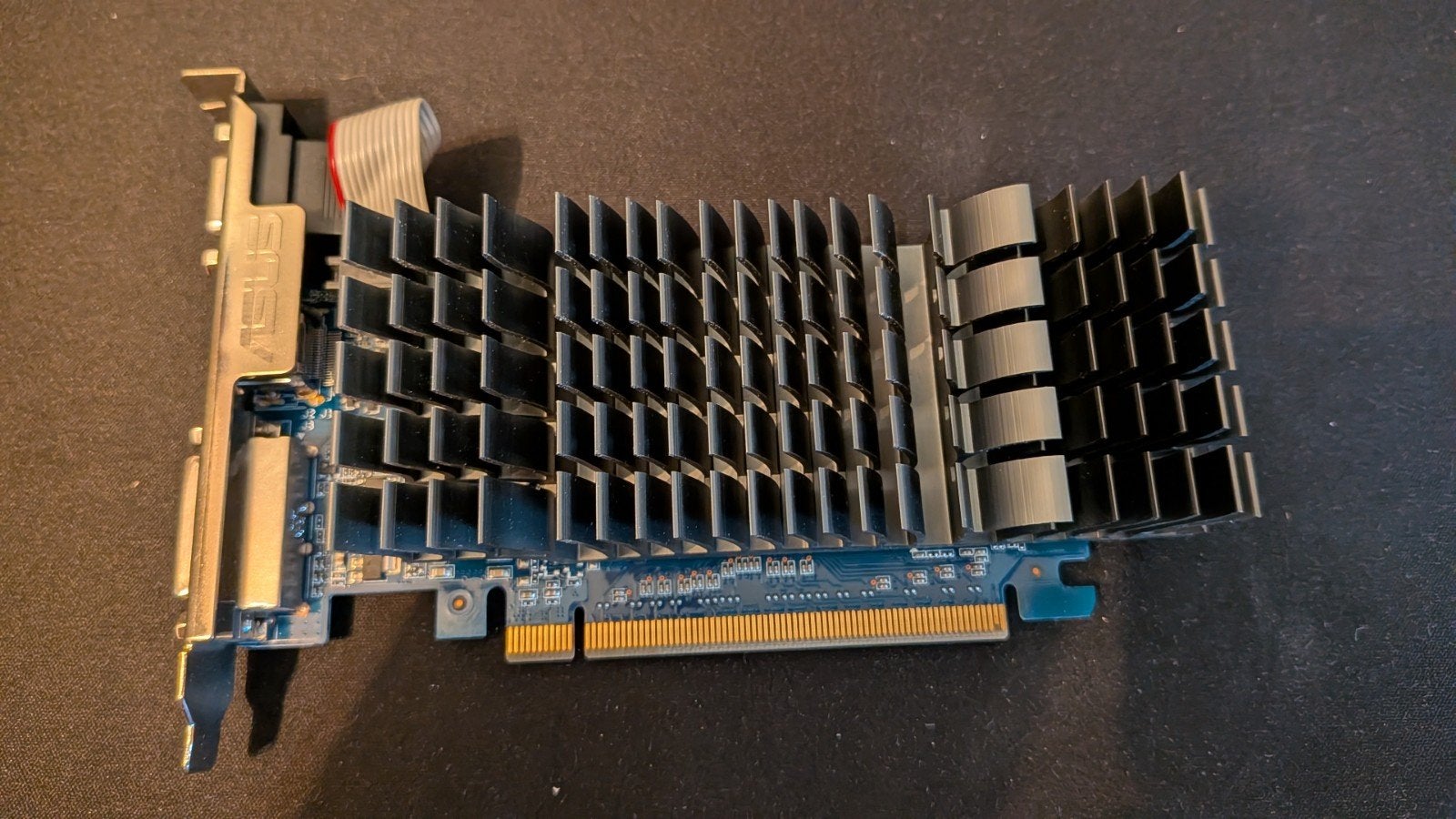 Asus NVIDIA GeForce GT610 1GB Low Profile Videokaart, Computers en Software, Videokaarten, Gebruikt, PCI-Express 2, GDDR3, HDMI