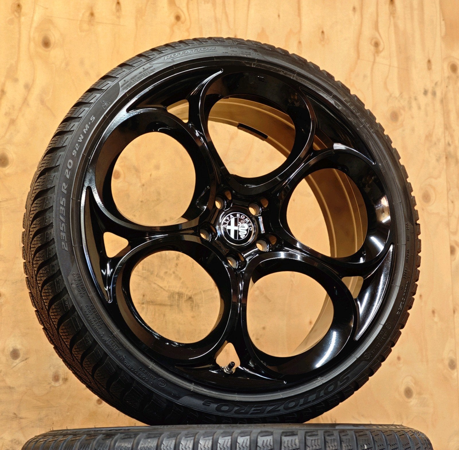 Org. 20" WINTER Alfa Romeo Giulia velgen Pirelli TPMS, Auto-onderdelen, Banden en Velgen, ALFA ROMEO, Banden en Velgen, 235 mm