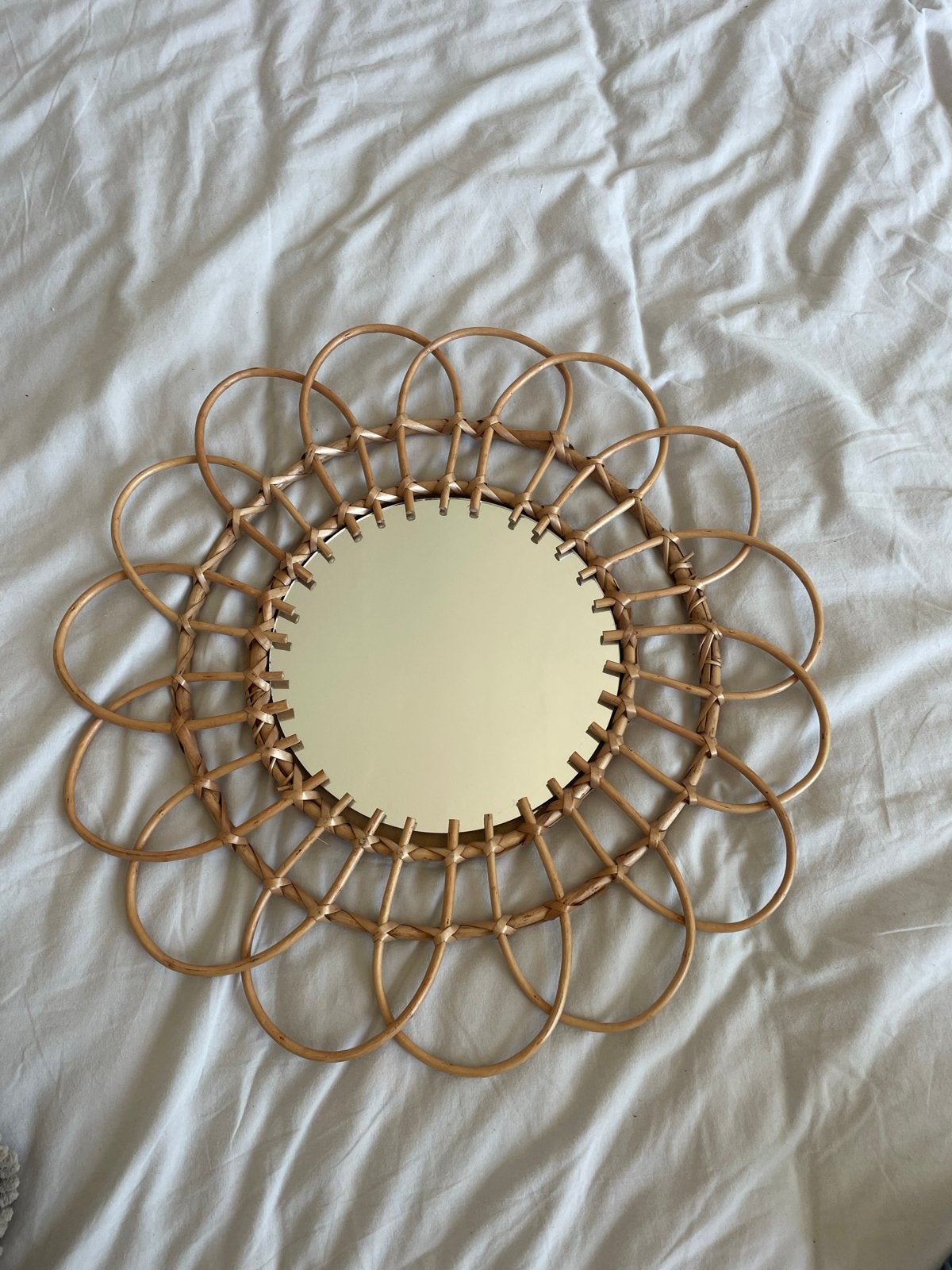 Decoratieve spiegel van Xenos met rotan frame, Ophalen, Minder dan 50 cm, Zo goed als nieuw, Minder dan 100 cm
