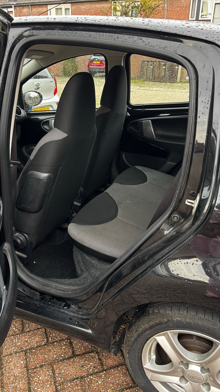 Foto 11 van VERKOCHT Toyota Aygo 1.0 12V Vvt-i 5DRS MMT 2013 Zwart