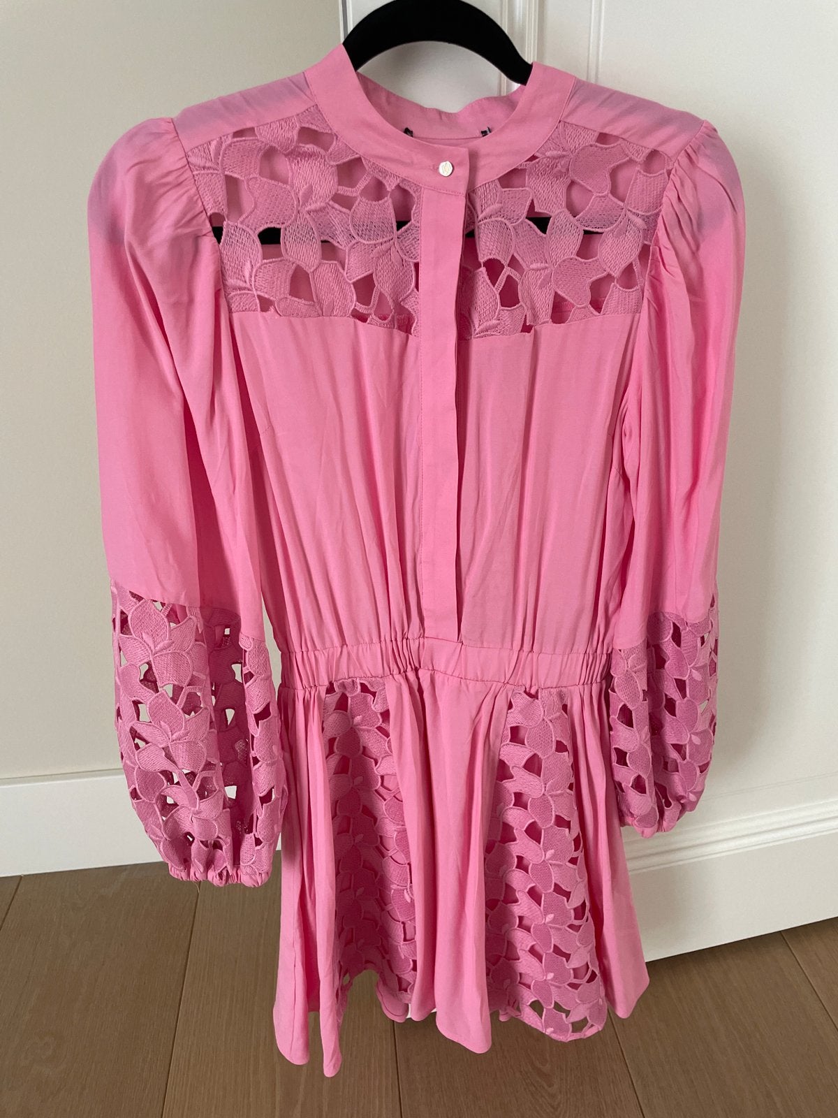Roze jurk  van Nikkie maat 32  met opengewerkt patroon., Ophalen of Verzenden, Zo goed als nieuw, Roze, Maat 34 (XS) of kleiner