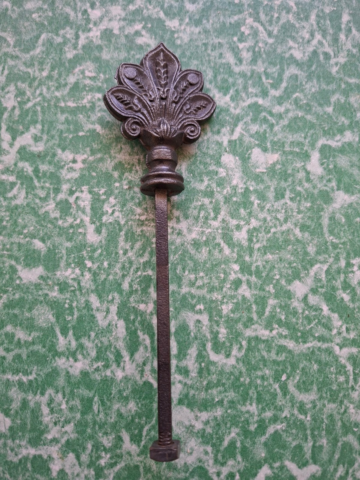 gietijzeren sier knop met vierkant staaf 5 mm., Antiek en Kunst, Ophalen of Verzenden