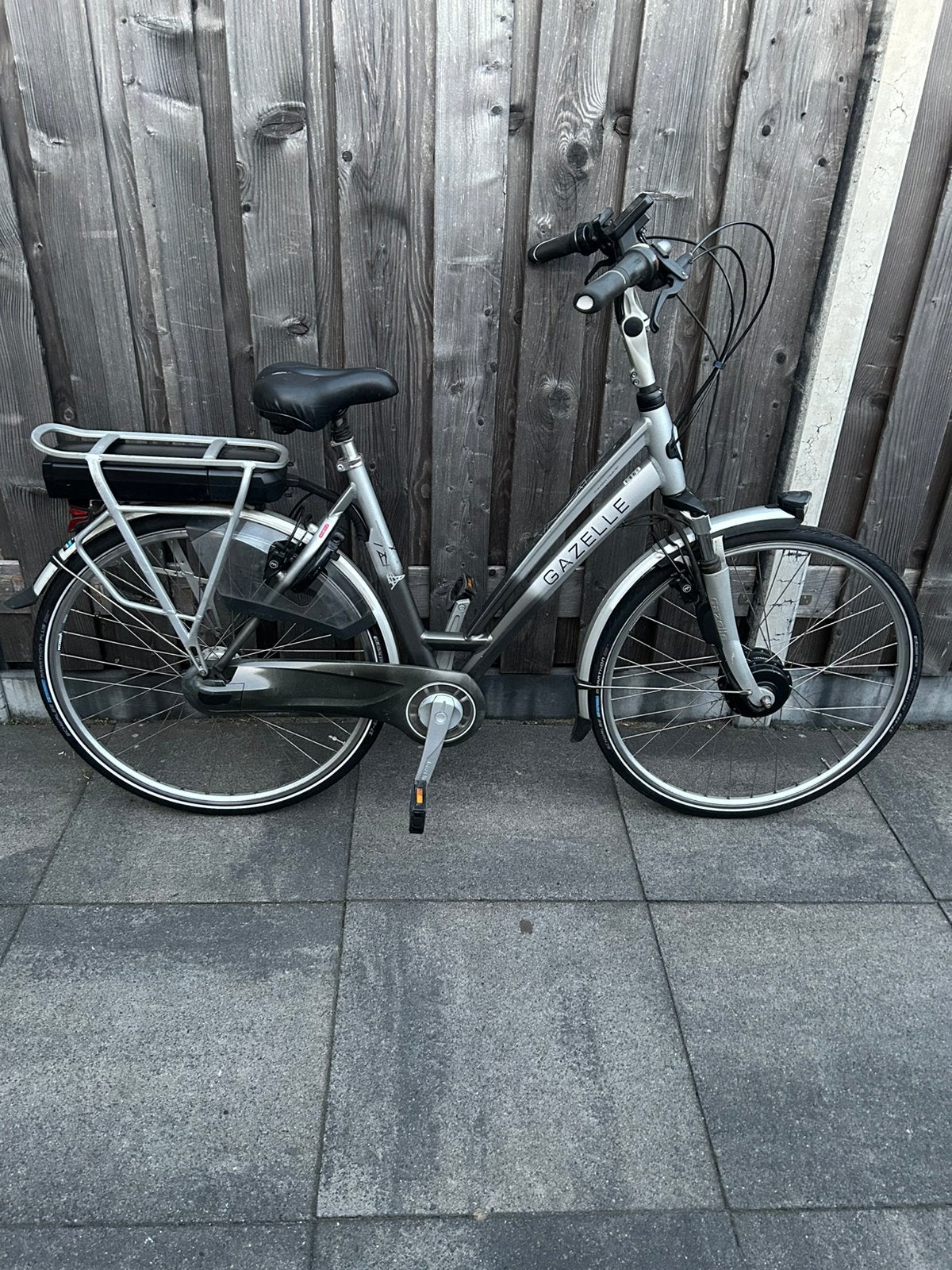 Een zeer nette en stevige E-Bike GAZELLE 28 inch 7 vers., Ophalen, Zo goed als nieuw, 50 km per accu of meer, 55 tot 59 cm
