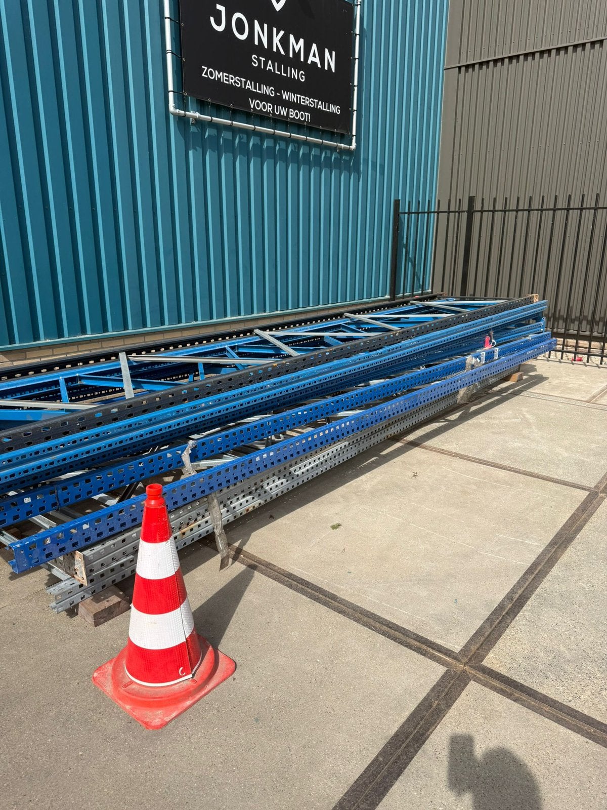 Partij pallet stellingen, Ophalen