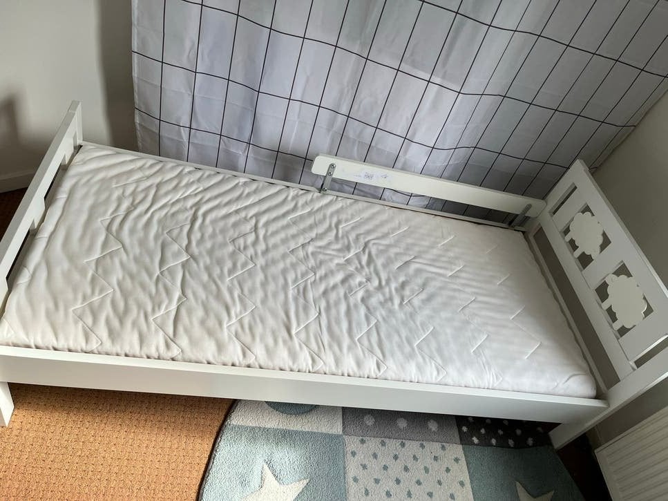 ZGAN : IKEA Kritter Peuterbed met lattenbodem en matras, wit, Ophalen, 70 tot 85 cm, Zo goed als nieuw, Lattenbodem