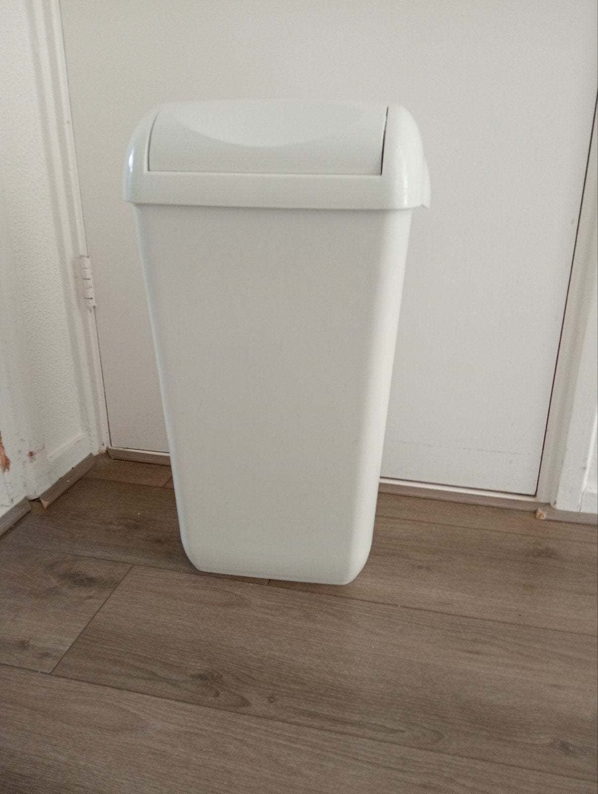 Witte prullenbak met klepdeksel - Made in Italy, Ophalen, Gebruikt, Kunststof, 50 – 75
