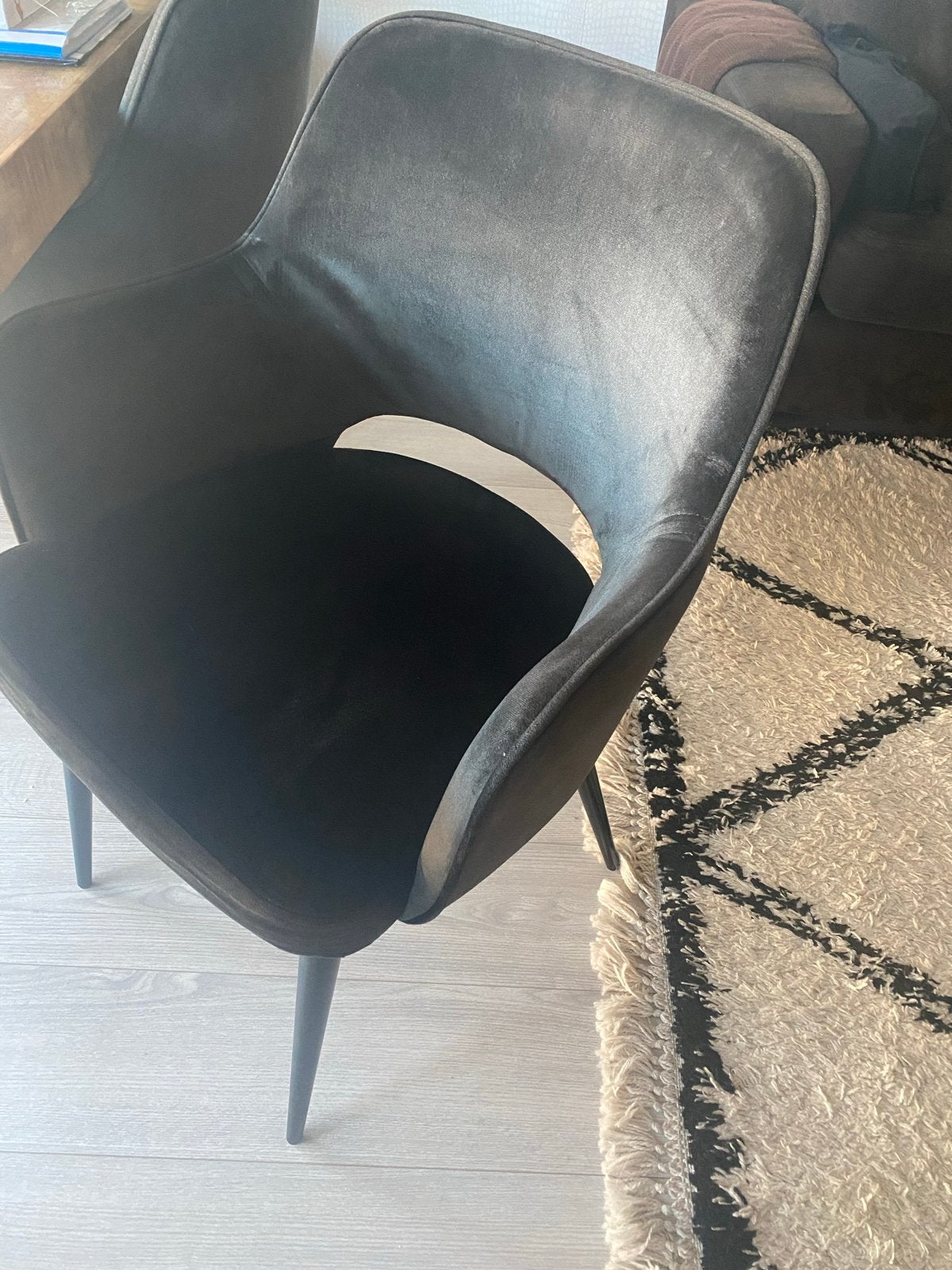 4x Velvet Puck Eetkamerstoelen met leuning - Grijs Fluweel, Ophalen, Twee, Zo goed als nieuw, Metaal