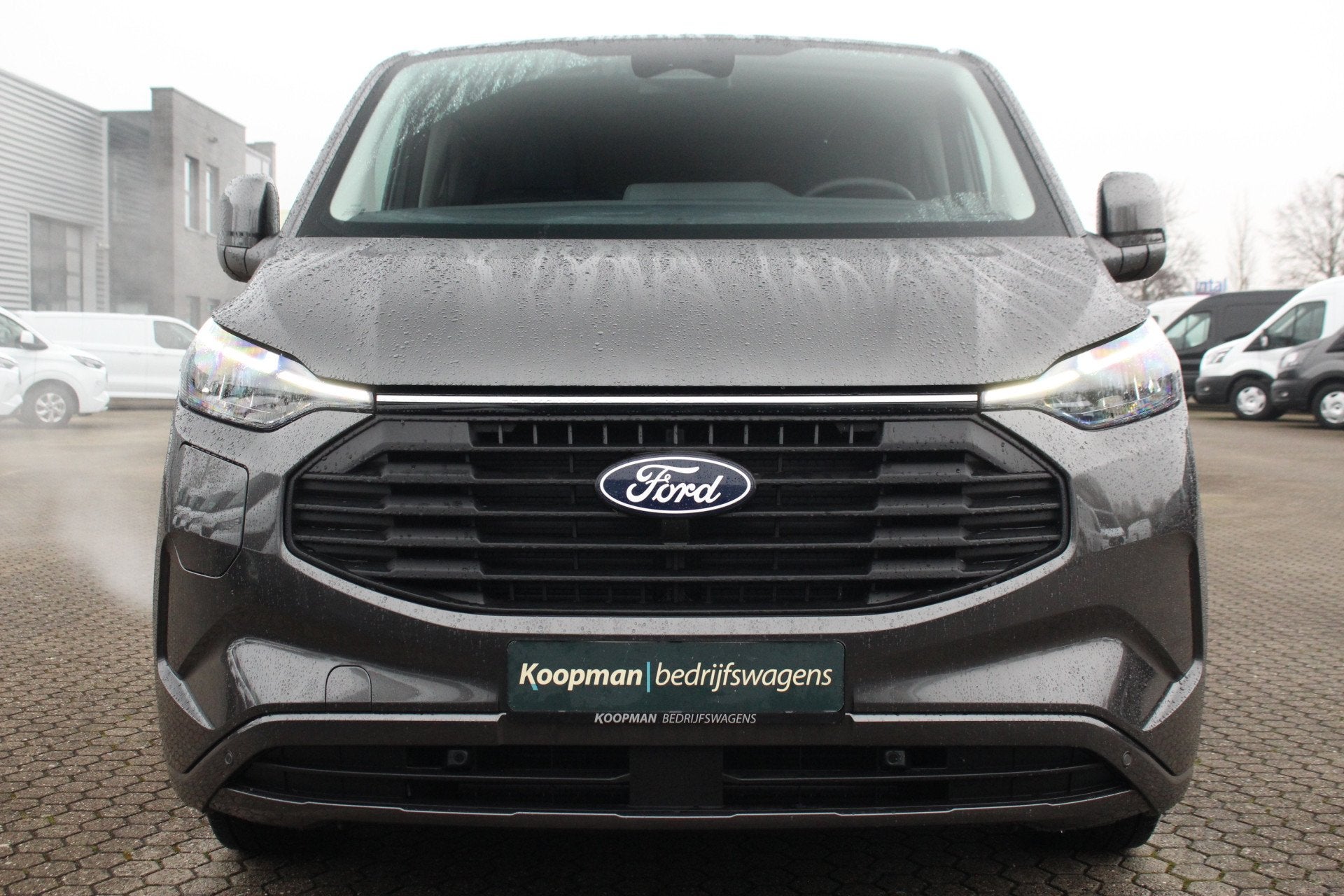 Ford Transit Custom 2.5 PHEV 233pk L2H1 Kombi Limited | 8-Pe, Auto's, Ford, Automatische klimaatregeling, 8 stoelen, 1850 kg, 2467 kg