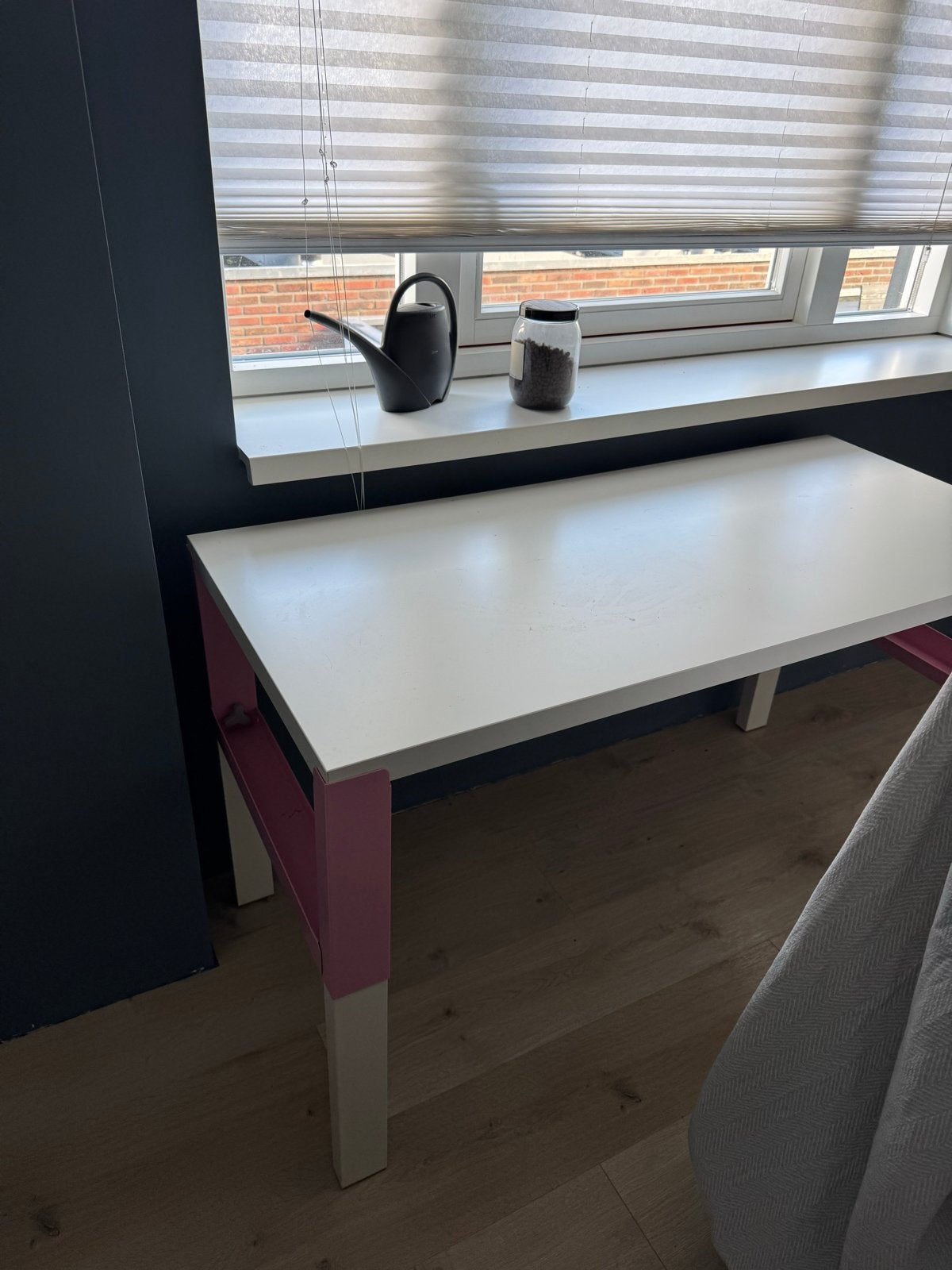 Bureau/tafel met roze accenten - Ideaal voor kinderkamer, Huis en Inrichting, Ophalen, Gebruikt, 100 tot 150 cm, Tot twee personen