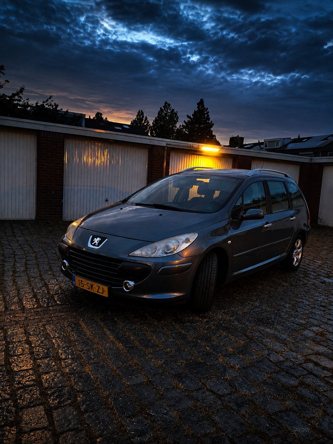 Peugeot 307 2.0 16V SW 2006 Grijs - Airco - Trekhaak - 7 Zit, 730 kg, 4 cilinders, Origineel Nederlands, Handgeschakeld