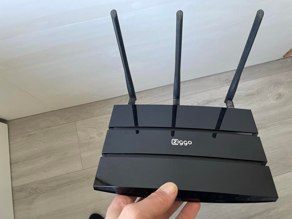 Ziggo extra wifipunt C7 Router met modem, Computers en Software, Routers en Modems, Ophalen of Verzenden, Zo goed als nieuw, Router met modem