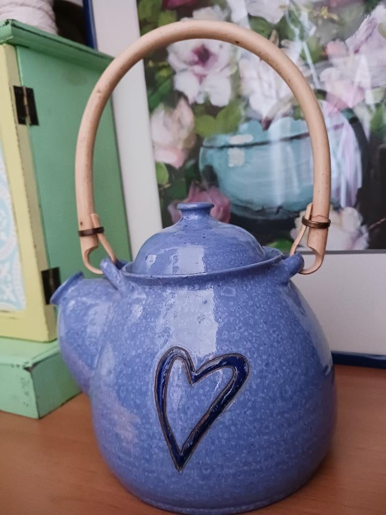 Theepot uit Japan met Rotan hengsel met thee uit Japan erbij, Keramiek, Overige typen, Ophalen of Verzenden, Zo goed als nieuw