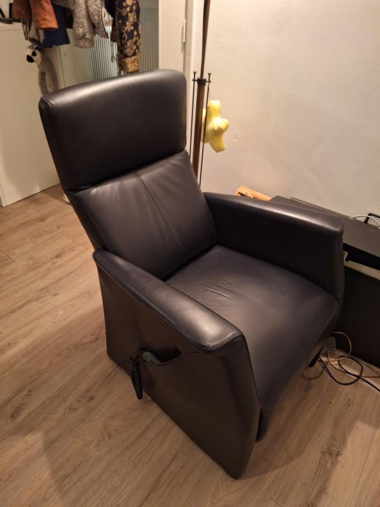 Prominent Elektrische Sta-op Stoel- Nette Staat, Huis en Inrichting, Stoelen, Ophalen, Gebruikt, Blauw, Leer