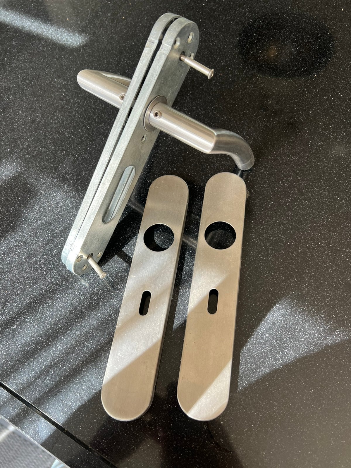 Deurklink - aluminium, Ophalen of Verzenden, Zo goed als nieuw, Overige materialen, Klink of Kruk