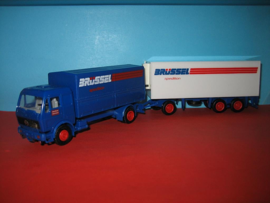 Brussel  MERCEDES combi  Herpa, Hobby en Vrije tijd, Modelauto's | 1:87, Ophalen of Verzenden, Zo goed als nieuw, Bus of Vrachtwagen