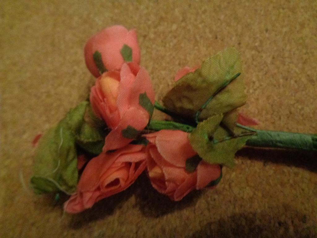 2 bosjes roze zijde roosjes 2x 10 takjes, Ophalen of Verzenden, Nieuw, Knutselmateriaal