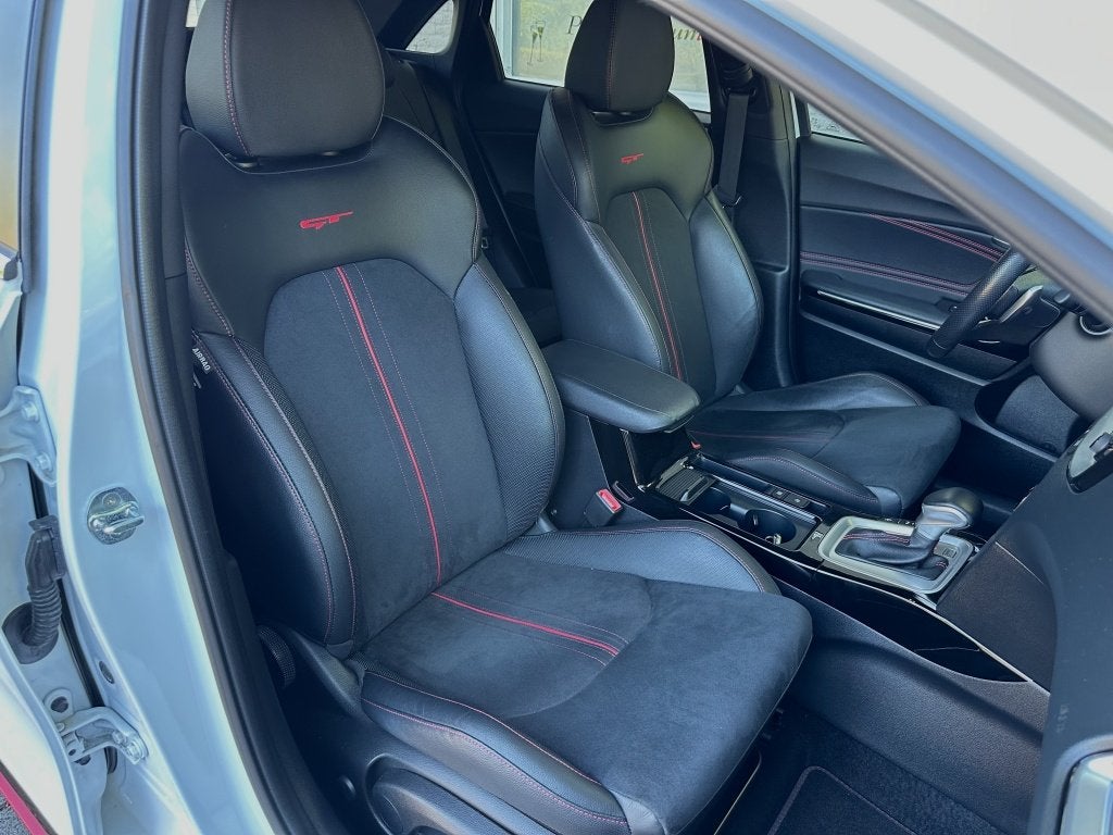 Kia Ceed 1.6 T-GDi GT 204PK Pano Memory JBL Adaptive-cruise, Dealer onderhouden, 15 km/l, Gebruikt, 4 cilinders