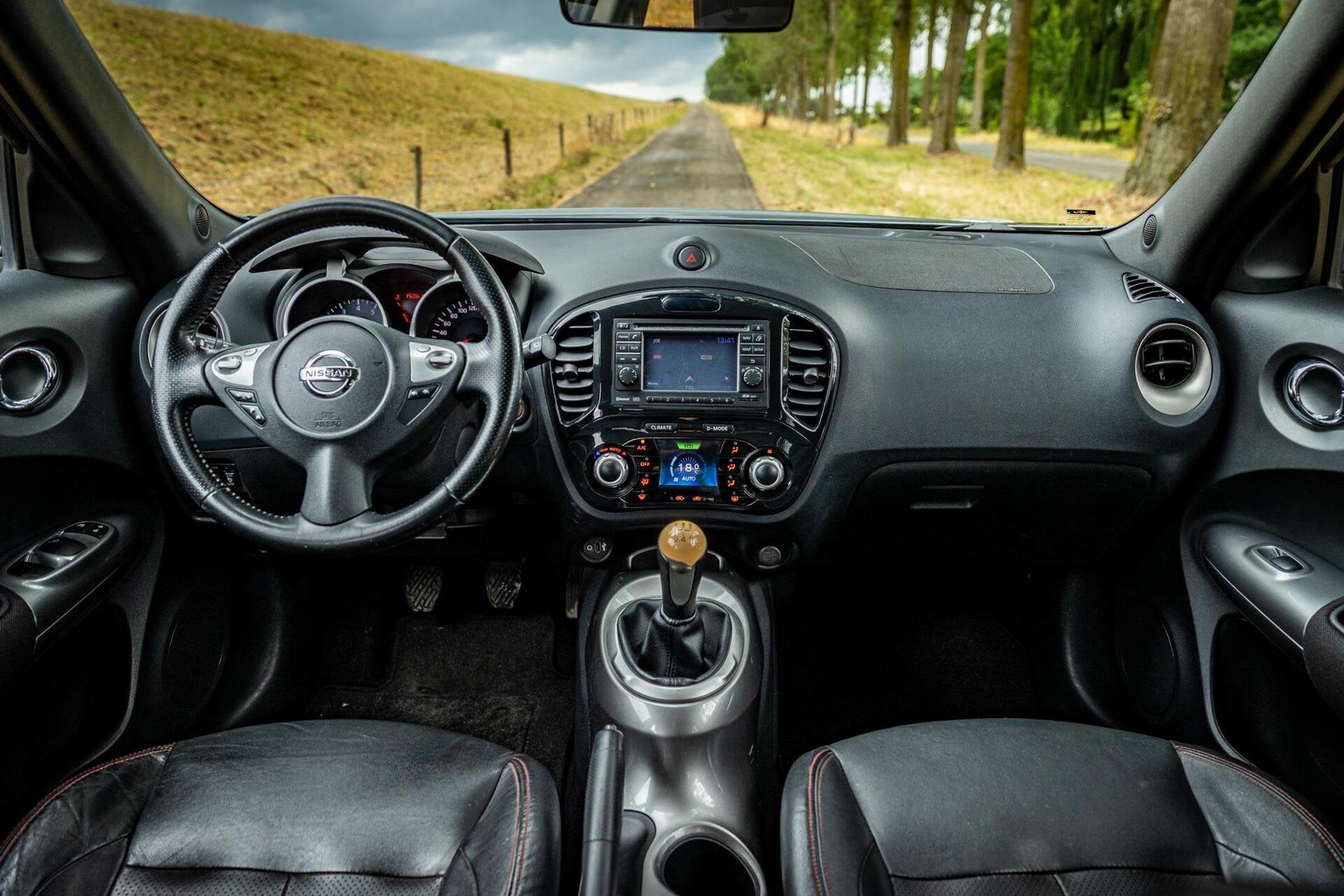 Nissan Juke 1.6 Acenta|Nap|Camera|Trekhaak|Stoelverwarming, Euro 5, 4 cilinders, Met garantie (alle), 49 €/maand