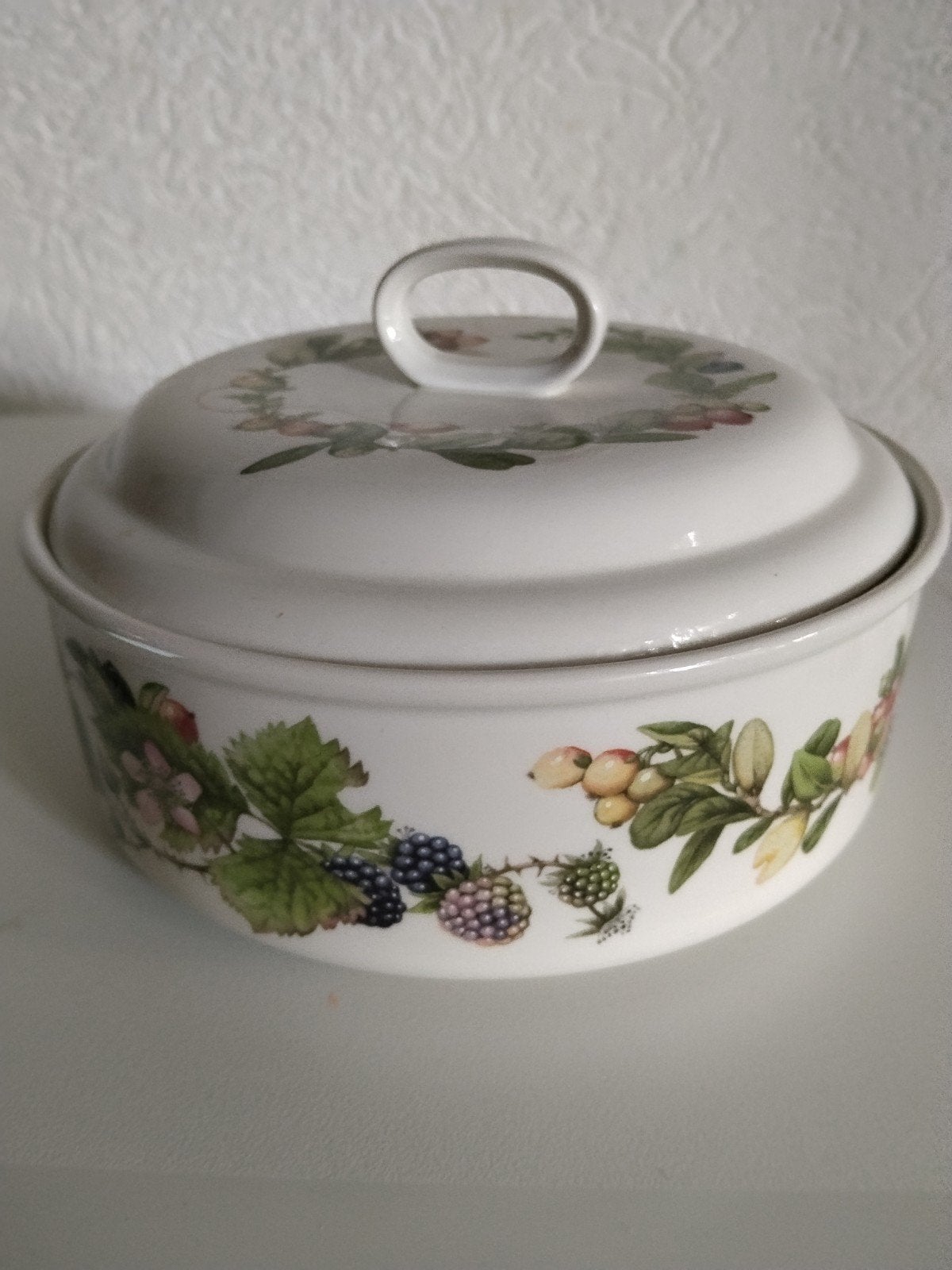 Vintage Marjolein Bastin "Bosvruchten" Dekschaal Wedgwood, Ophalen of Verzenden, Overige stijlen, Aardewerk, Schaal of Schalen