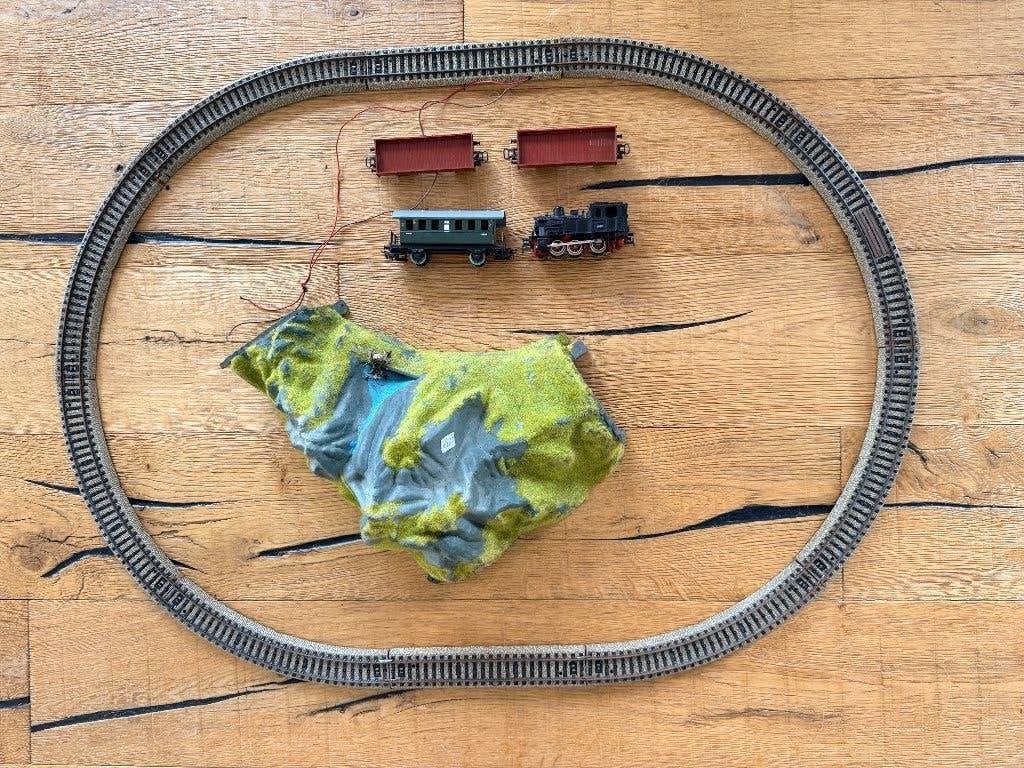 Marklin trein met een ovaaltje rails, locomotief en 3 wagons, Ophalen, Wisselstroom, Märklin, Gebruikt