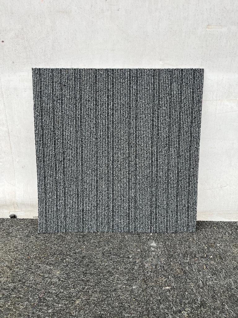 Tapijttegels grijs met streep 50 x 50 € 0,75, Ophalen, Gebruikt
