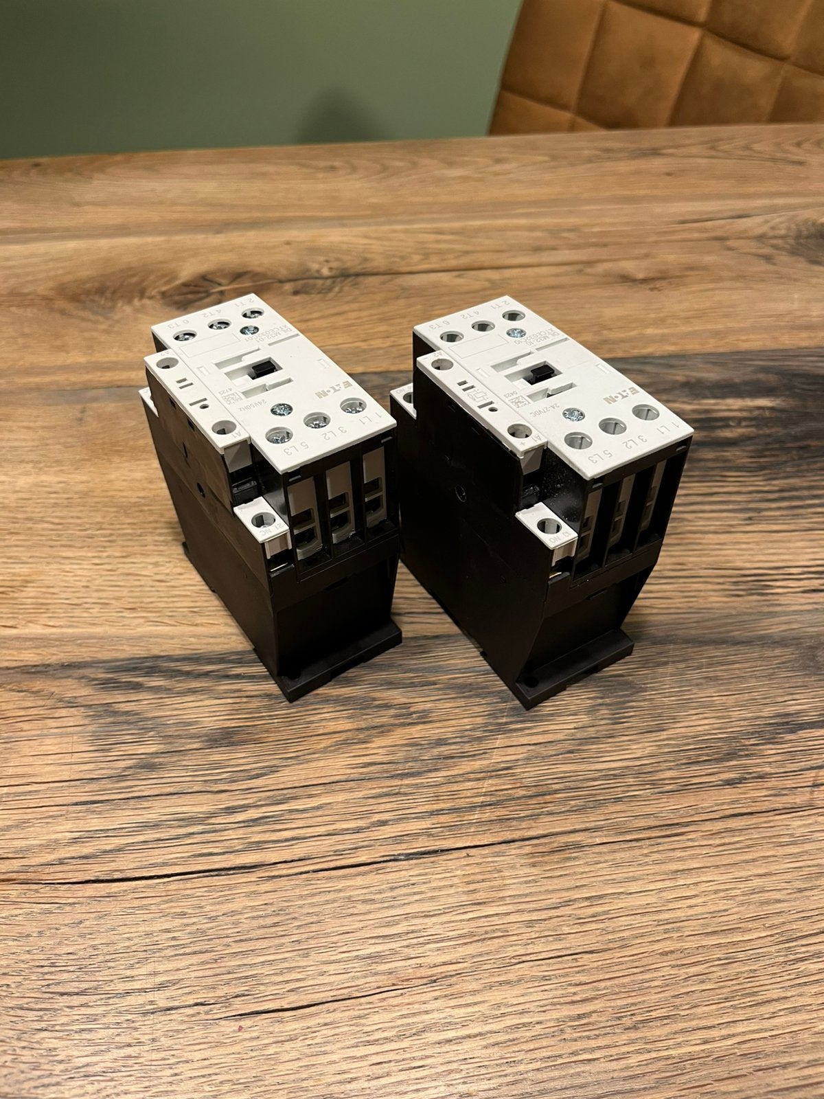 2x Eaton Moeller DILM32 Magneetschakelaar (24V AC & 24V DC), Ophalen of Verzenden, Nieuw