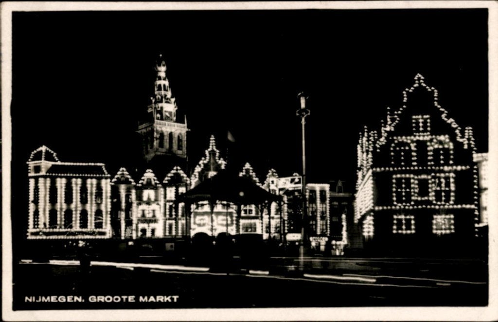 Nijmegen KVR07 1870 Groote Markt in de nacht, Ophalen of Verzenden, 1940 tot 1960, Gelopen, Gelderland