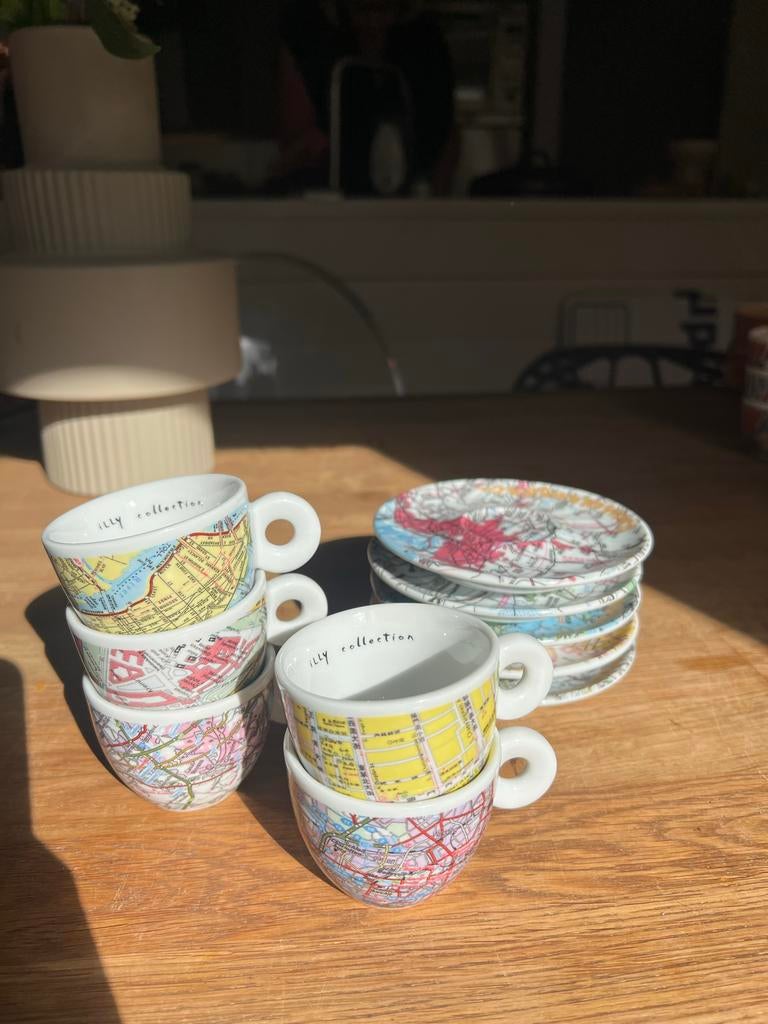 Illy collection 1998 espresso kopjes World Cups, Ophalen of Verzenden, Zo goed als nieuw, Overige stijlen, Kop(pen) en/of Schotel(s)