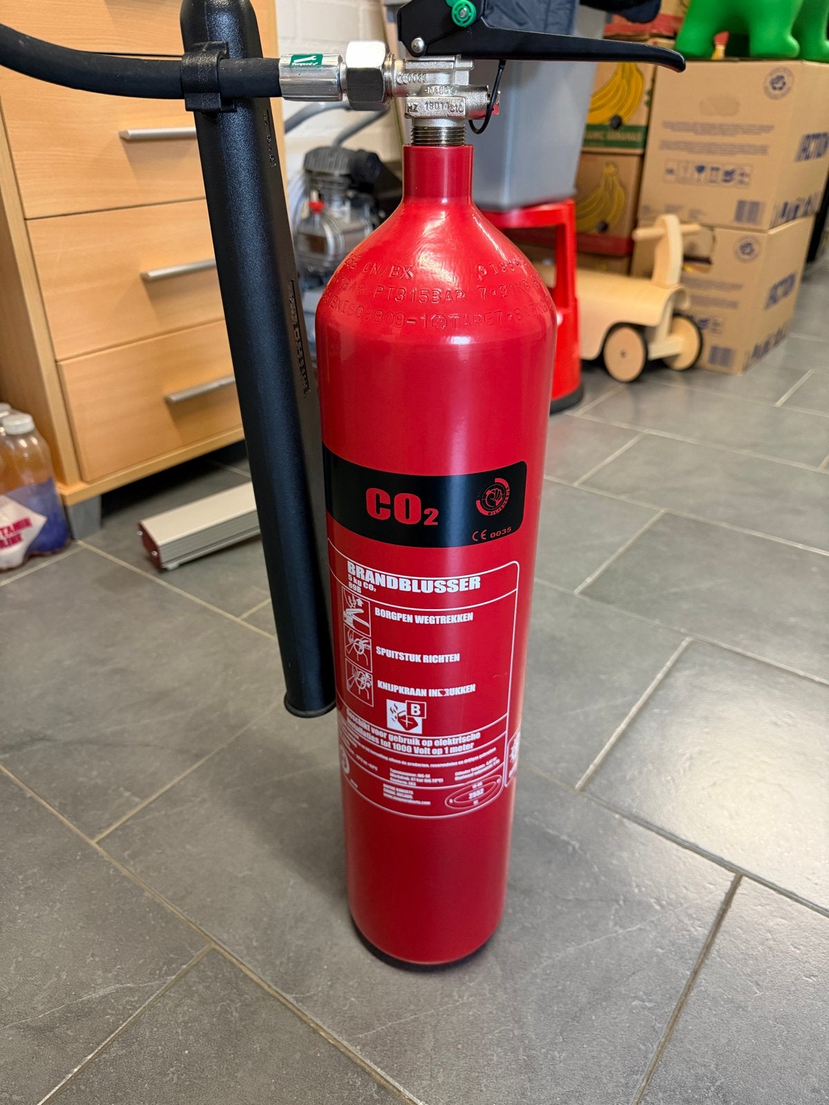 CO2 Brandblusser 5kg - Geschikt voor elektrische installatie, Huis en Inrichting, Brandblussers en Brandkasten, Ophalen, Gebruikt