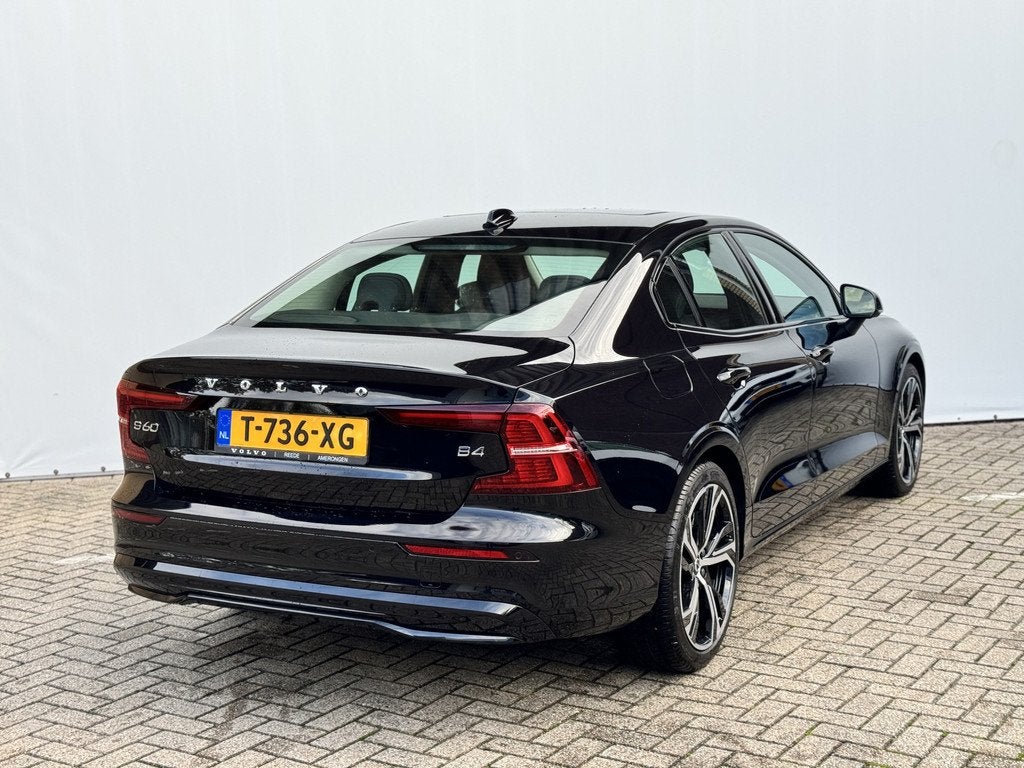 Volvo S60 2.0 B4 Automaat Plus Dark Panoramadak | Black Edit, 12 maanden, 4 cilinders, S60, Zwart