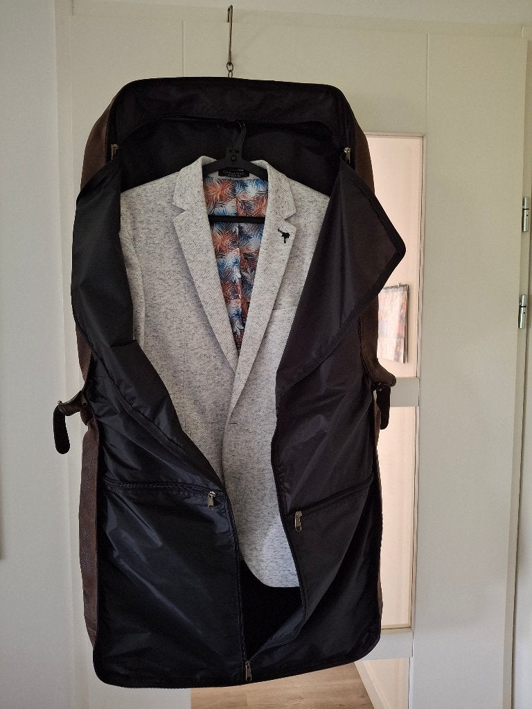 Reistas kleding kostuumreistas kunstleder z.g.a.n., Sieraden, Tassen en Uiterlijk, Ophalen, 30 cm of meer, Bruin, Zo goed als nieuw