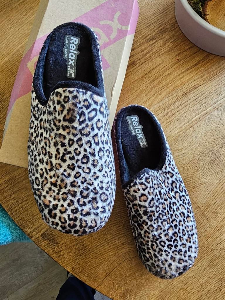 Nieuw pantoffel maat 41, Ophalen of Verzenden, Nieuw, Zwart, Sneakers of Gympen