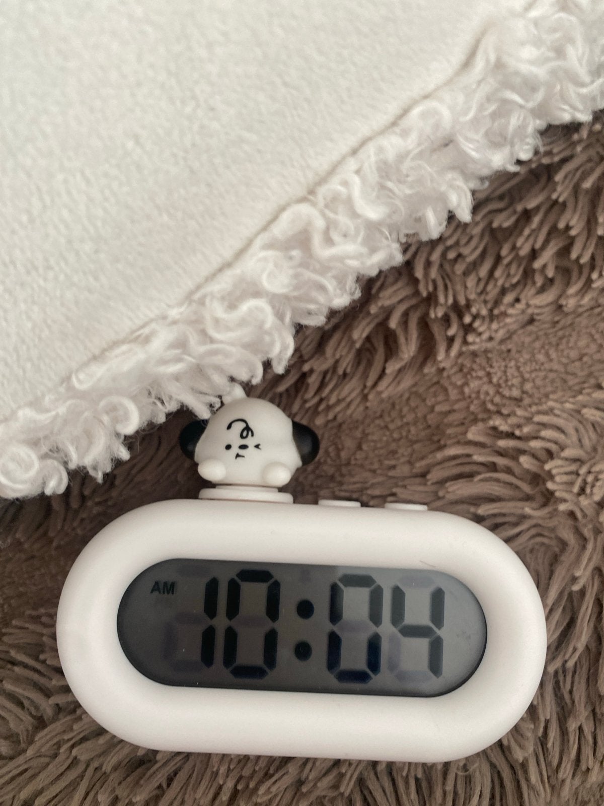 Leuke digitale wekker met penut figuur, Gebruikt, Wit, Werkt op batterijen, Ophalen of Verzenden
