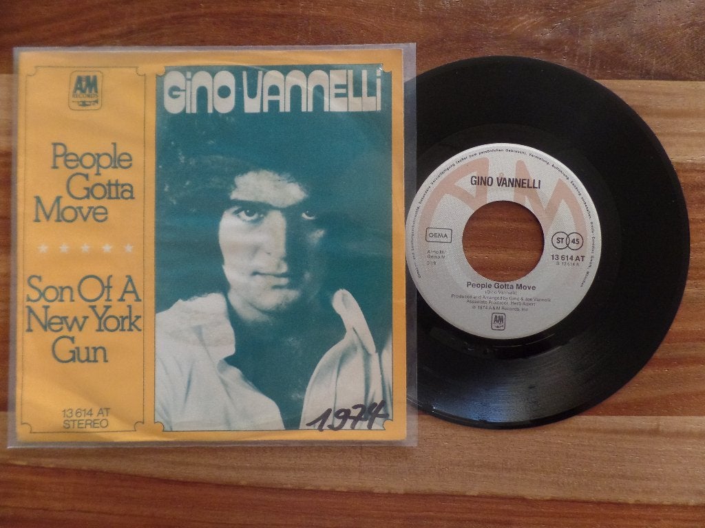 single Gino Vannelli - People Gotta Move, Ophalen of Verzenden, Gebruikt, 7 inch, Pop