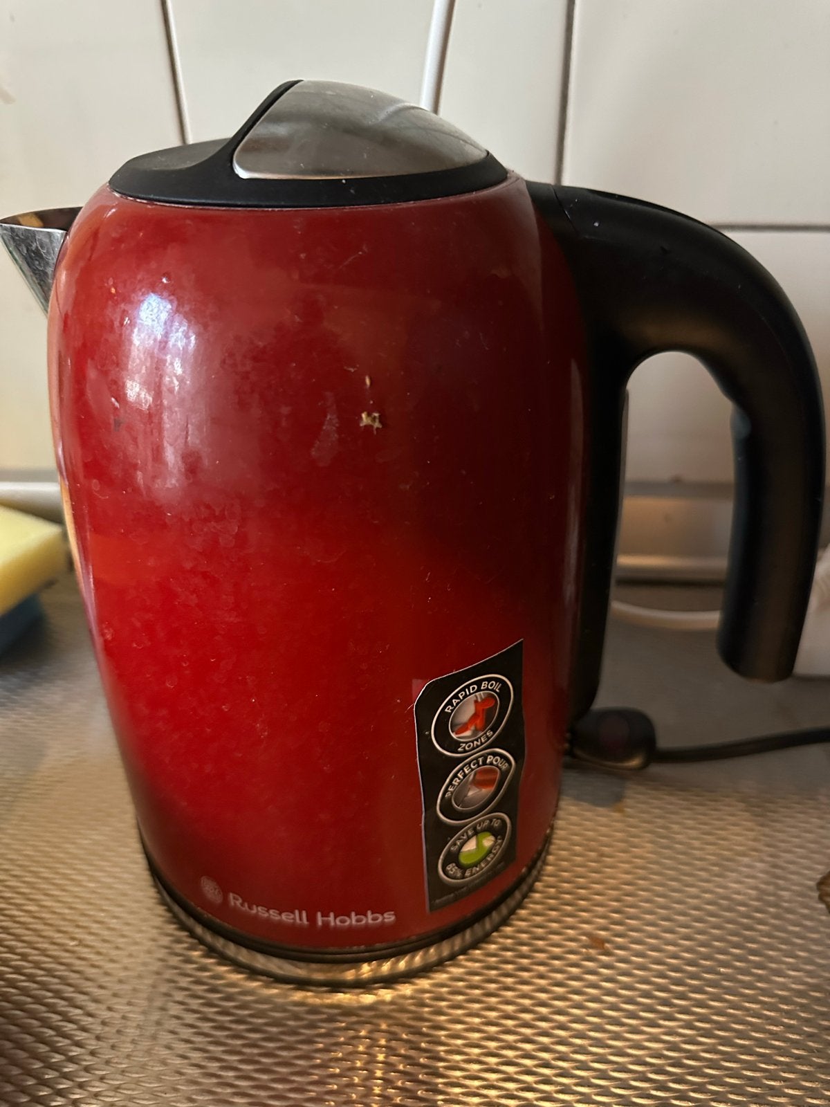 Russell Hobbs Waterkoker Rood - Gebruikt, 1 tot 2 liter, Ophalen, Gebruikt, Draadloos