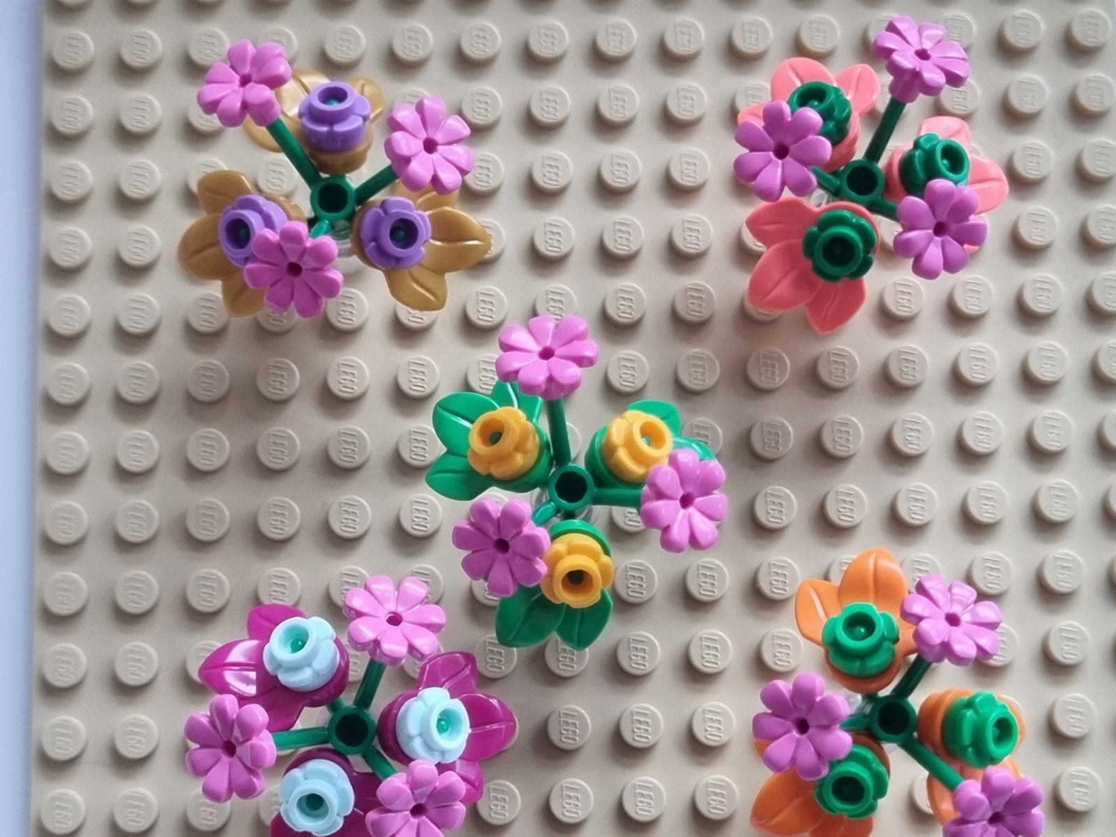 set van 5 nieuwe lego bloemen op vaas in div. kleuren, Ophalen, MOC (eigen creatie), Overige thema's, Lego
