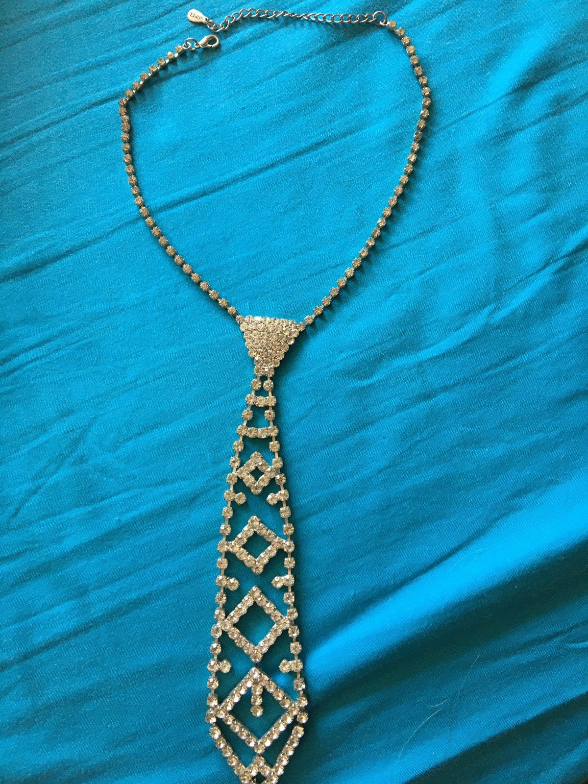 Strass ketting als stropdas, nieuw. Kerst of feestje?, Overige materialen, Nieuw, Ophalen of Verzenden, Zilver