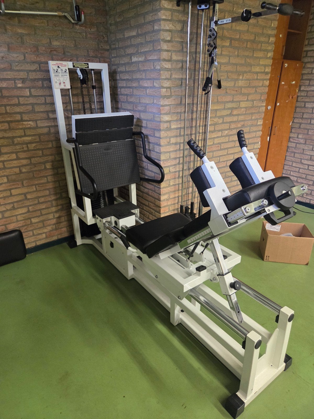 Technogym legpress leg press met 260kg steekgewichten, Ophalen, Gebruikt, Overige typen