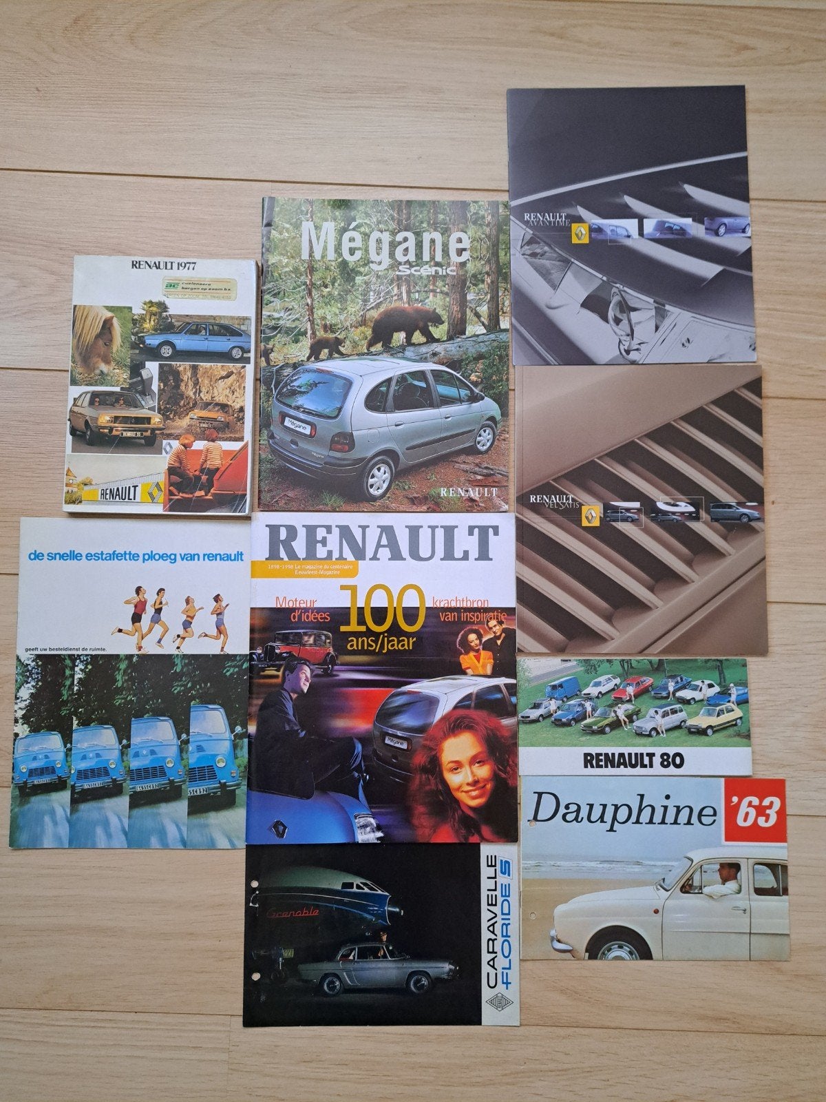 Renault folders / documentatie, 9x diverse modellen, Boeken, Ophalen of Verzenden, Renault