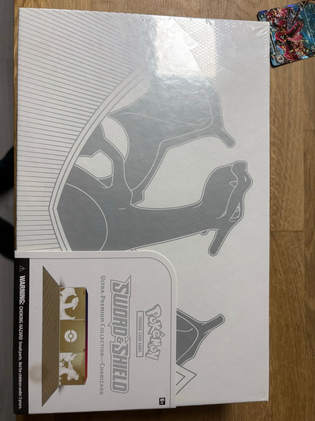 Pokémon TCG: Sword & Shield Charizard Ultra Premium Collecti, Hobby en Vrije tijd, Verzamelkaartspellen | Pokémon, Ophalen of Verzenden