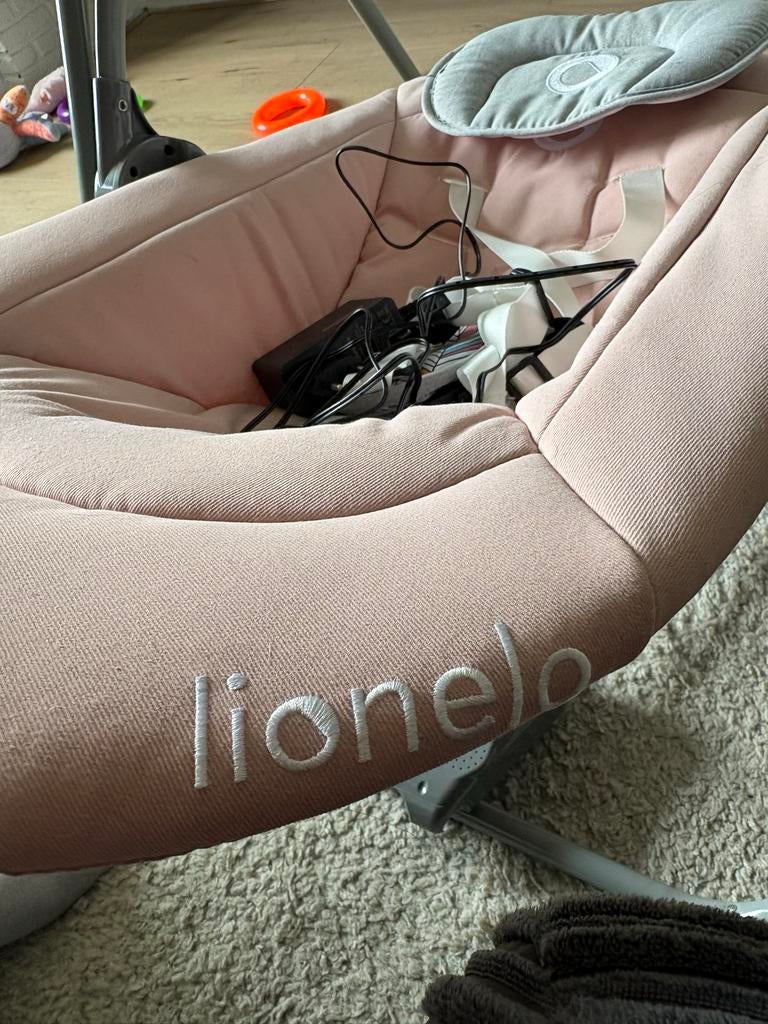 Lionelo schommelstoeltje roze/grijs, Ophalen, Zo goed als nieuw