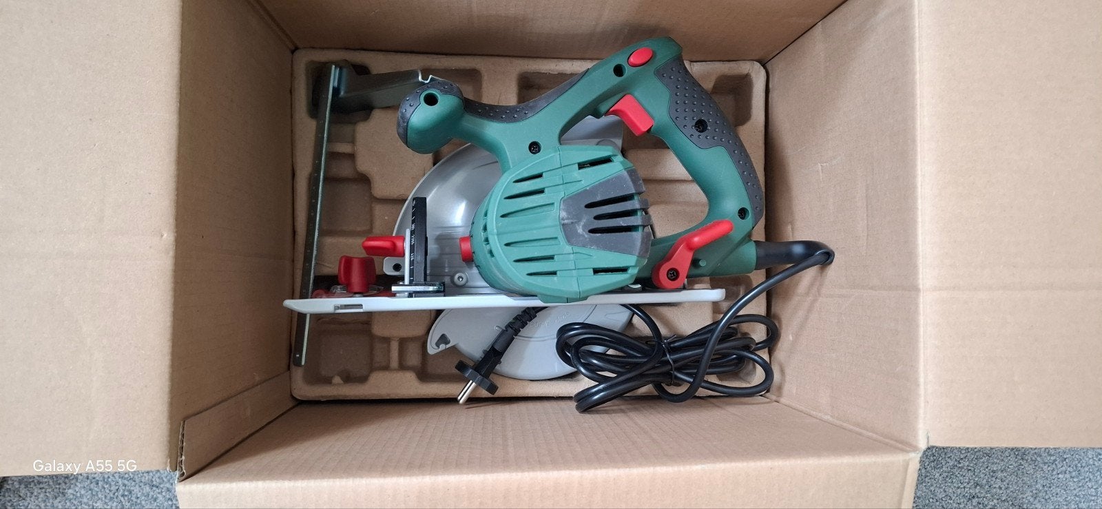 Bosch PKS 55 A Cirkelzaag 1200W - Nieuw in doos, Ophalen, Cirkelzaag, Nieuw, 30 tot 70 mm
