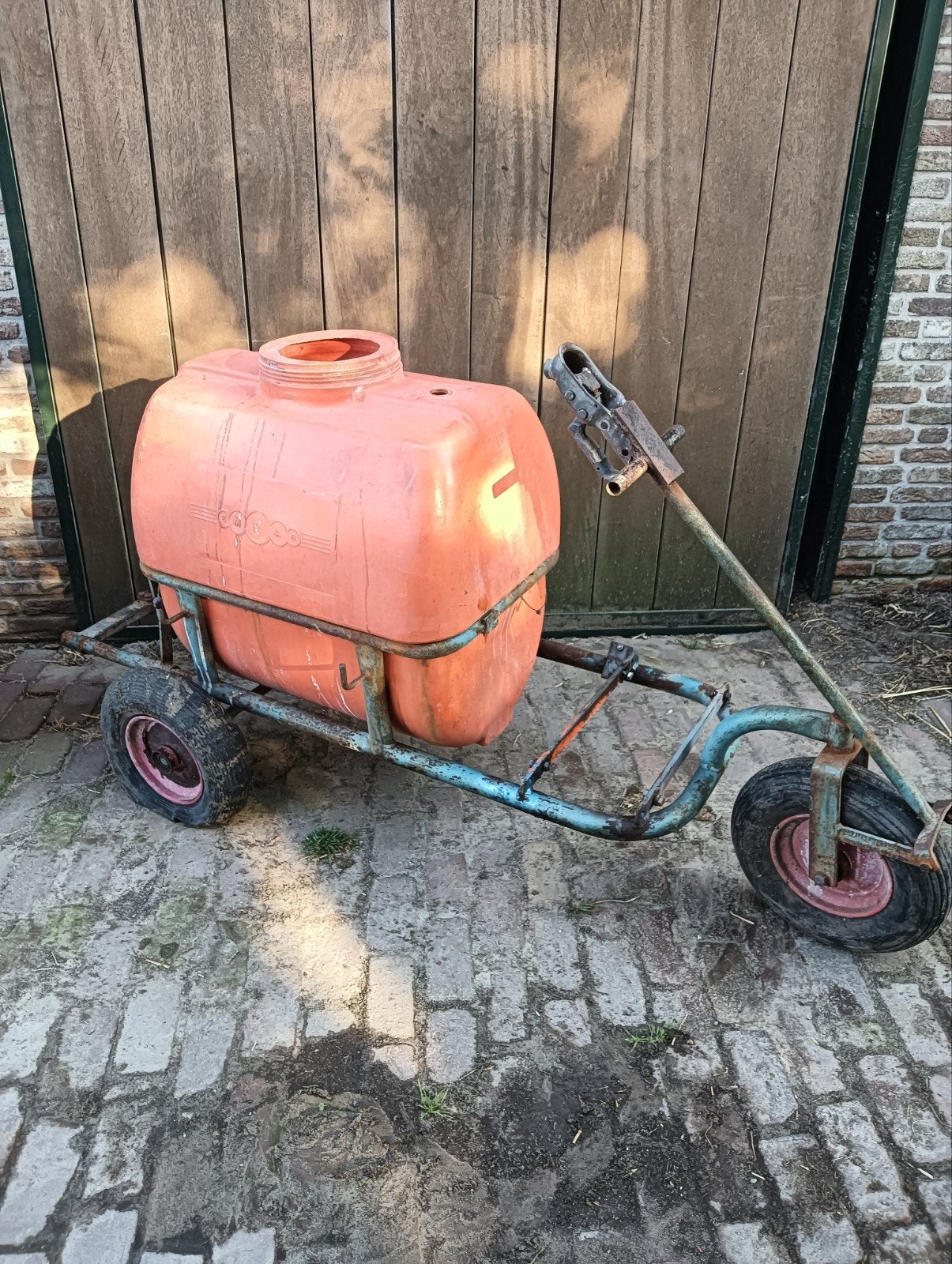 Gifspuit tank, Ophalen