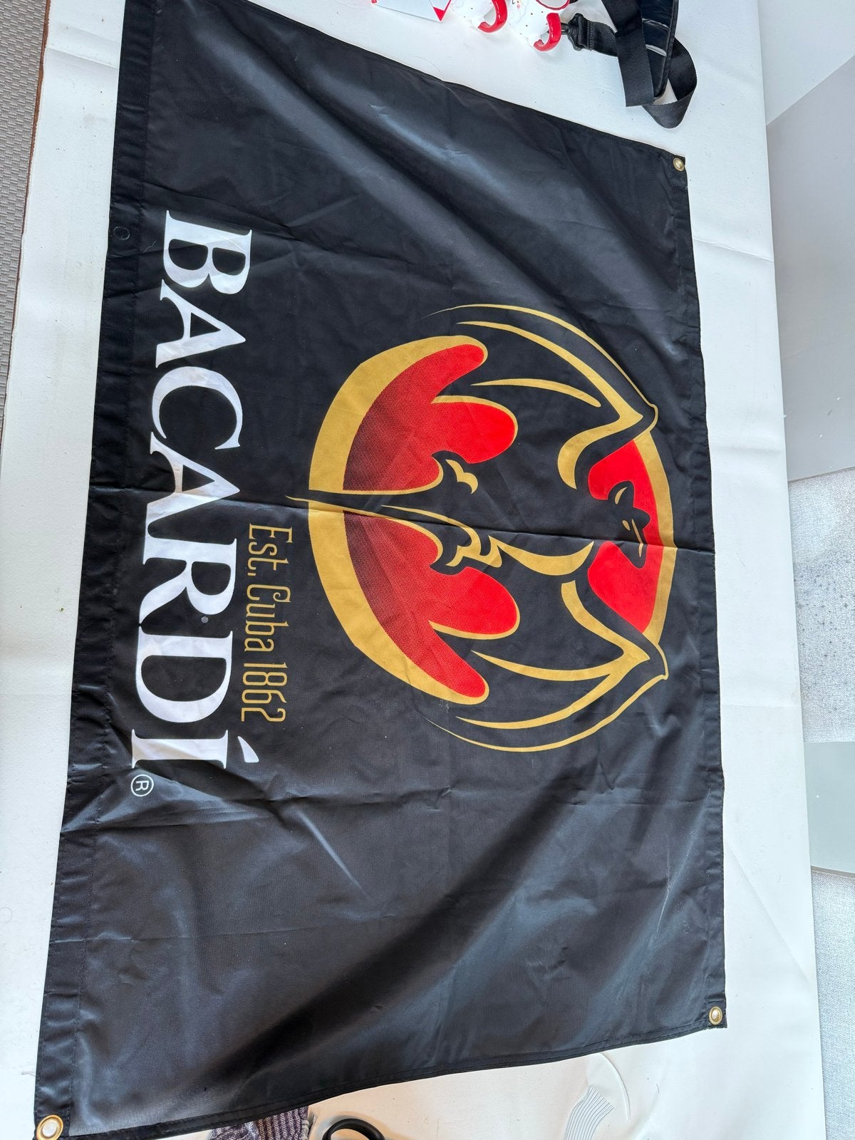 Bacardi Flag, Ophalen, Zo goed als nieuw