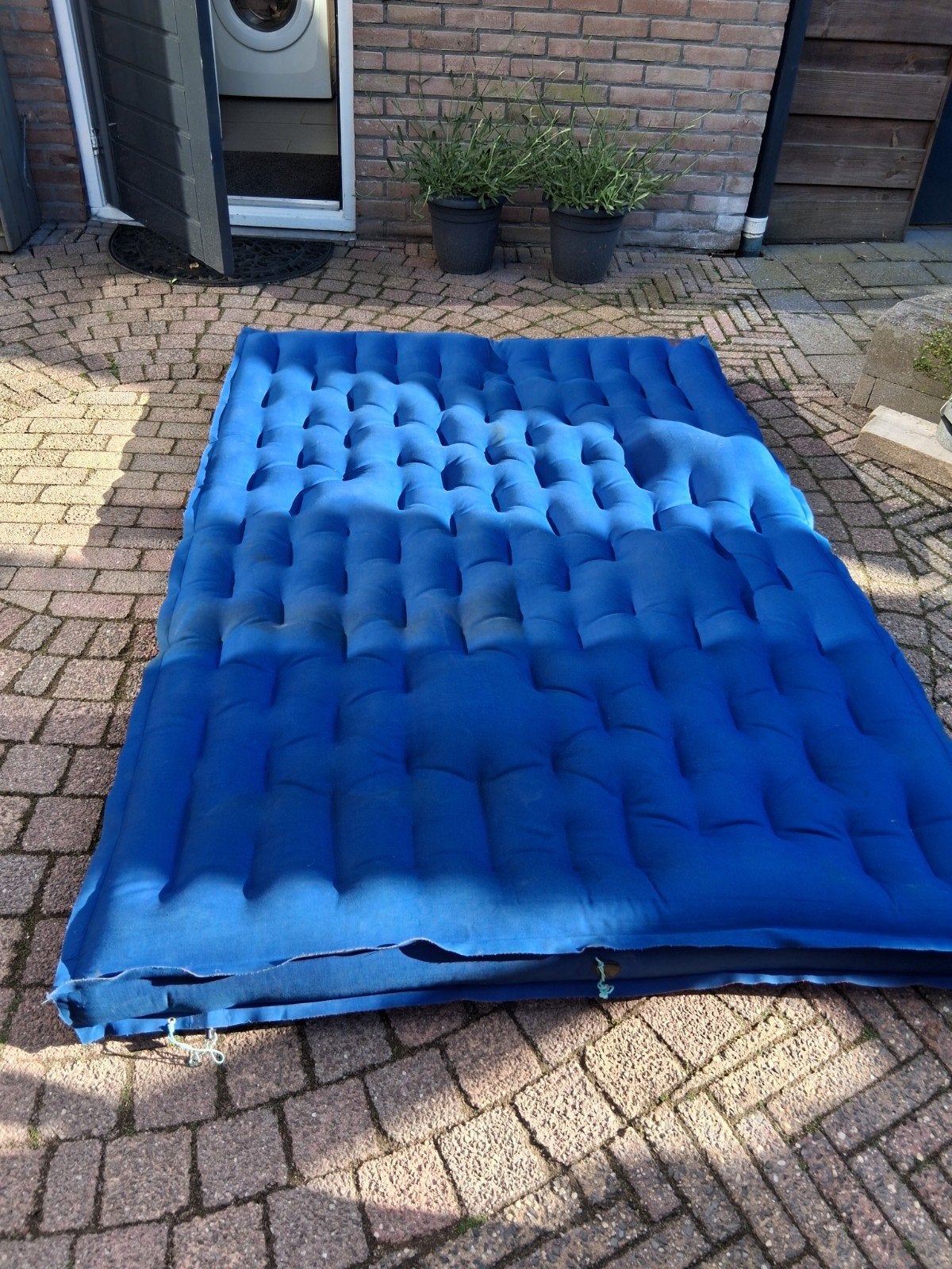 Retro/Vintage Luchtmatras 130x190 - Blauw/Rood, Ophalen of Verzenden, Gebruikt, 2-persoons