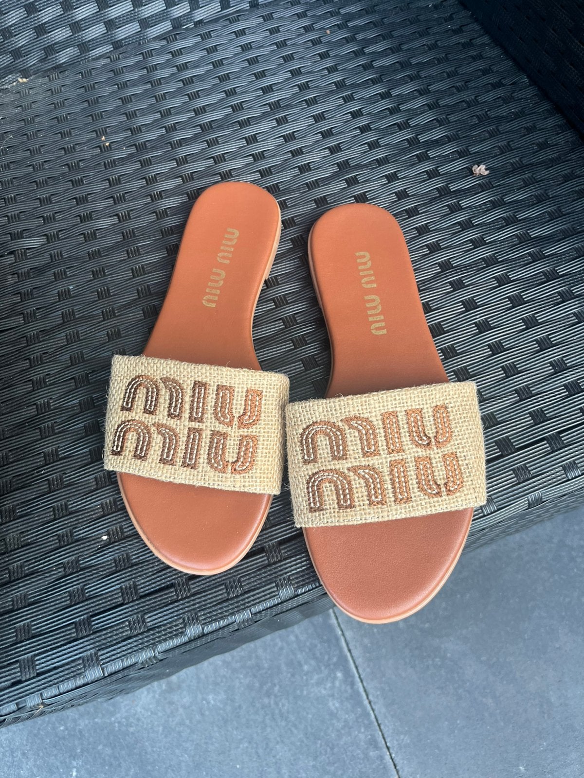 Miu miu dames slipper maat 40 als nieuw, Ophalen of Verzenden, Zo goed als nieuw, Zwart
