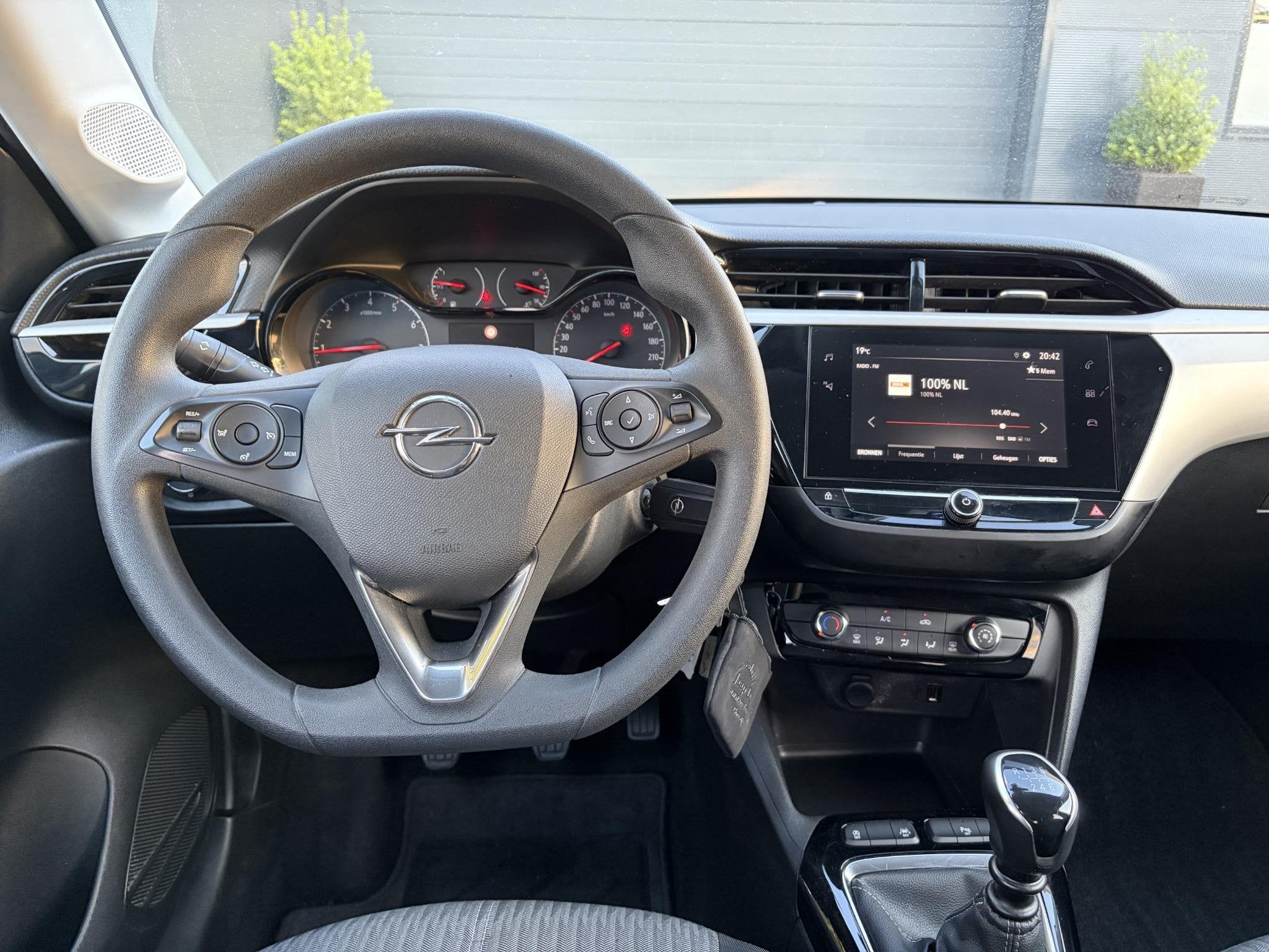 Opel Corsa 1.2 Edition 2e Eigenaar l Afn.Trekhaak l Carplay, Voorwielaandrijving, Stof, Gebruikt, Euro 6